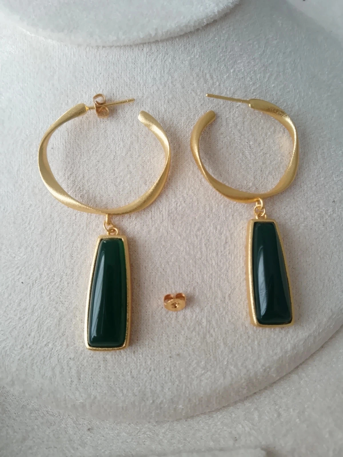 Boucles d'oreilles dorées et pendentifs en verre – photo 4